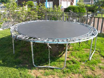 DIY Trampoline Spring cover pool noodle repair. www.DIYeasycrafts.com