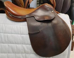 Aiken Tack Exchange - $1,495.00 2007 Custom Saddlery Advantage Dressage  Saddle, 18 Seat, Adjustable Tree, Wool Flocked Panels, Buffalo Leather  🤠🐎 Click here for more information and photos