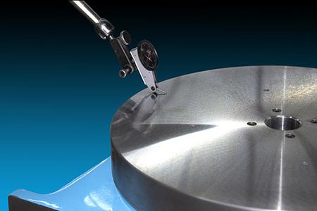 A sensor analyzing the table surface of a rotary grinding table