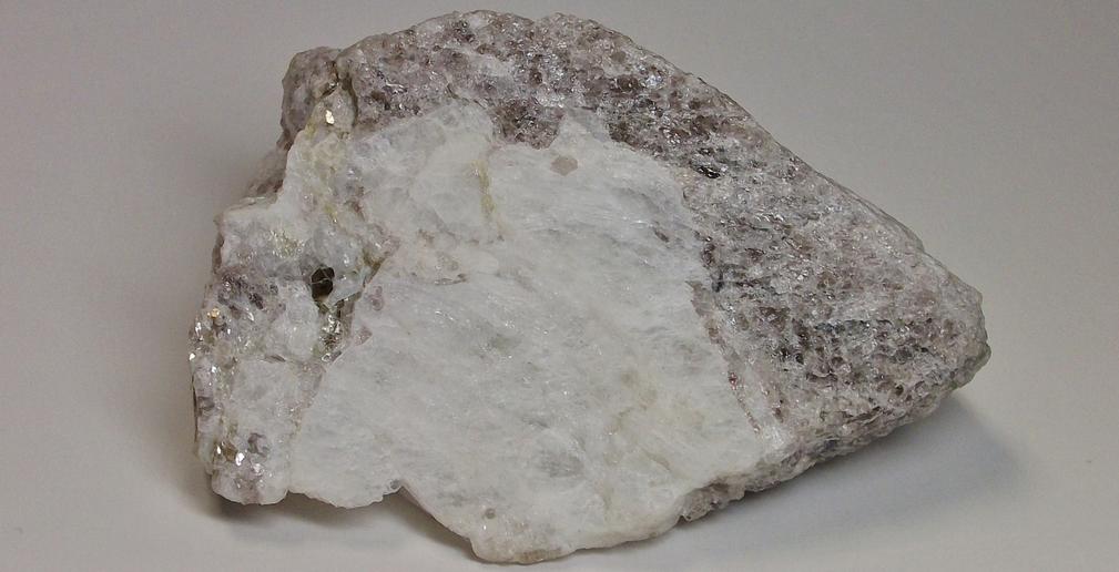 Beryl Aquamarine, Albite Oligoclase, Smoky Quartz, Muscovite, Fluorapatite, Garnet, fluorescent - Case Quarries, Portland, Middlesex County, Connecticut, USA