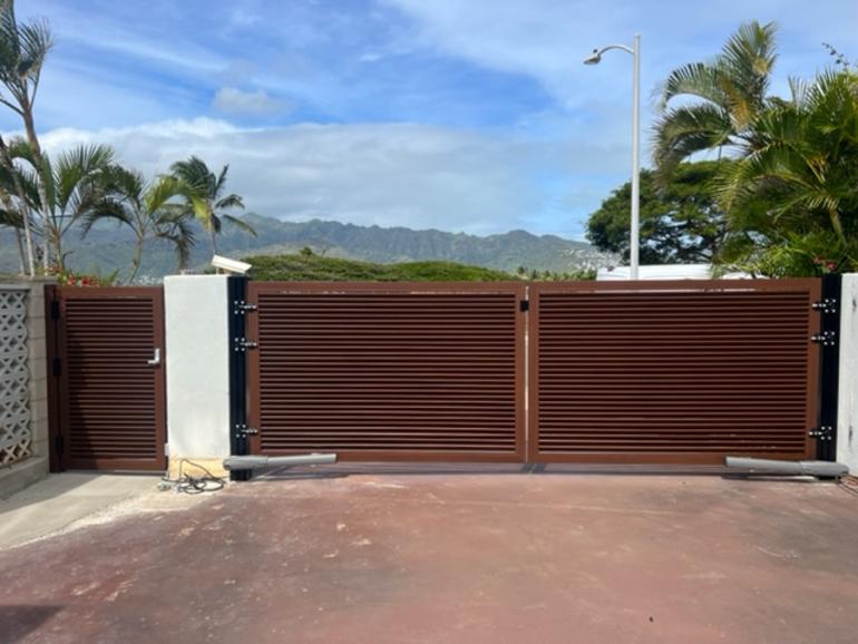 Island Style Gates, Aluminum gates Hawaii, Driveway gate Honolulu, Privacy Gates Oahu, Custom Gates Oahu, Automatic Gates Hawaii, modern aluminum driveway gates