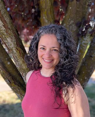 Portrait Photo of Holly Pomme