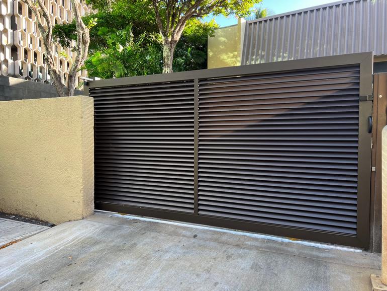 Island Style Gates, Aluminum gates Hawaii, Driveway gate Honolulu, Privacy Gates Oahu, Custom Gates Oahu, Automatic Gates Hawaii, modern aluminum driveway gates