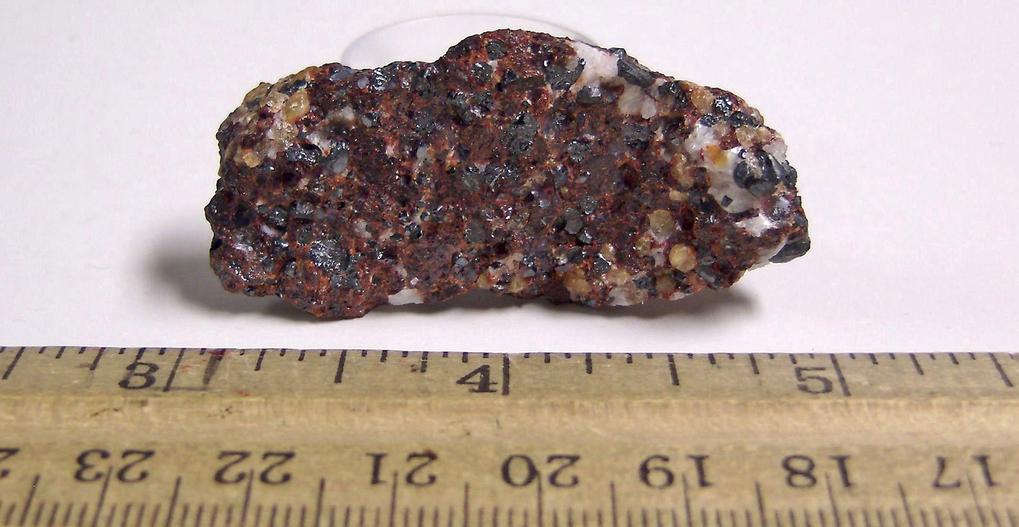 fluorescing sw lw willemite ZINCITE FRANKLINITE Sterling Hill, Sterling Hill, ogdensburg New Jersey