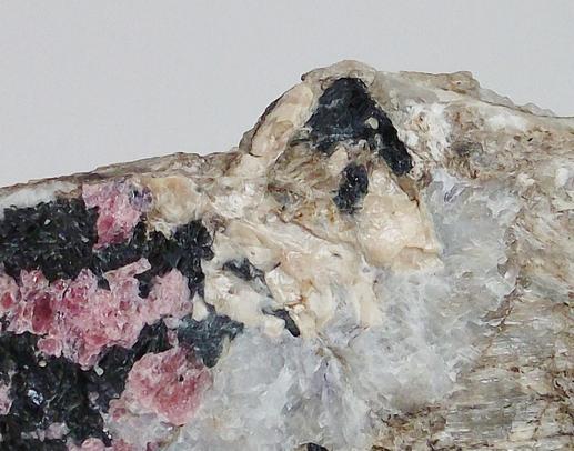 Fluorescent Agrellite & Thorite Kipawa alkaline complex Québec, Canada