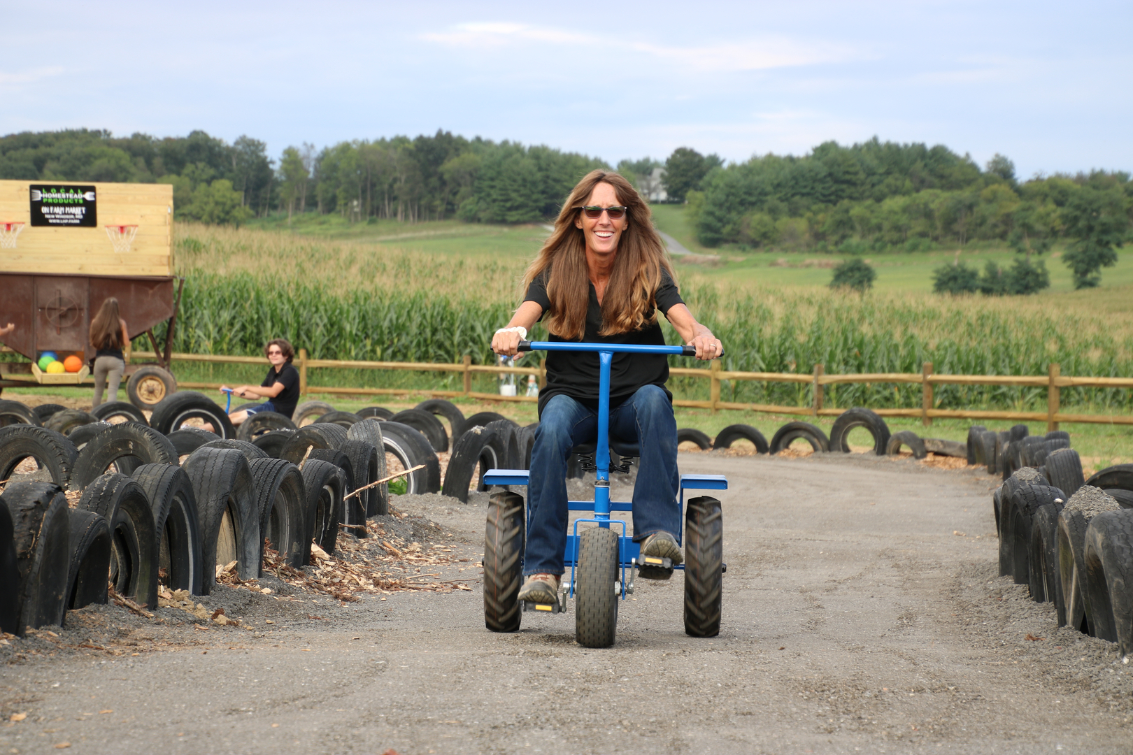 M!LK FARM カラチェン Karran Farmhouse Apron Front 34-in x 21.25-in White Quartz Single