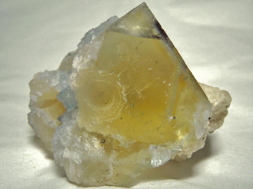 fluorescent FLUORITE, CALCITE, CHALCOPYRITE, Minerva No. 1 Mine (Ozark-Mahoning No. 1 Mine), Ozark-Mahoning group, Cave-in-Rock Sub-District, Illinois - Kentucky Fluorspar District, Hardin County, Illinois, USA