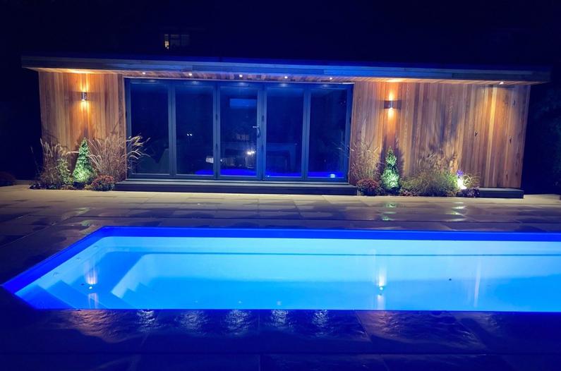 Large modern garden room with pool table and bar