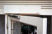 SWING DOOR OPENER