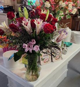 pink red roses pink lilys helotes florist flower shop valentines day delivery