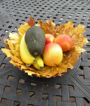 Easy DIY Mod Podge leaf basket. www.DIYeasycrafts.com