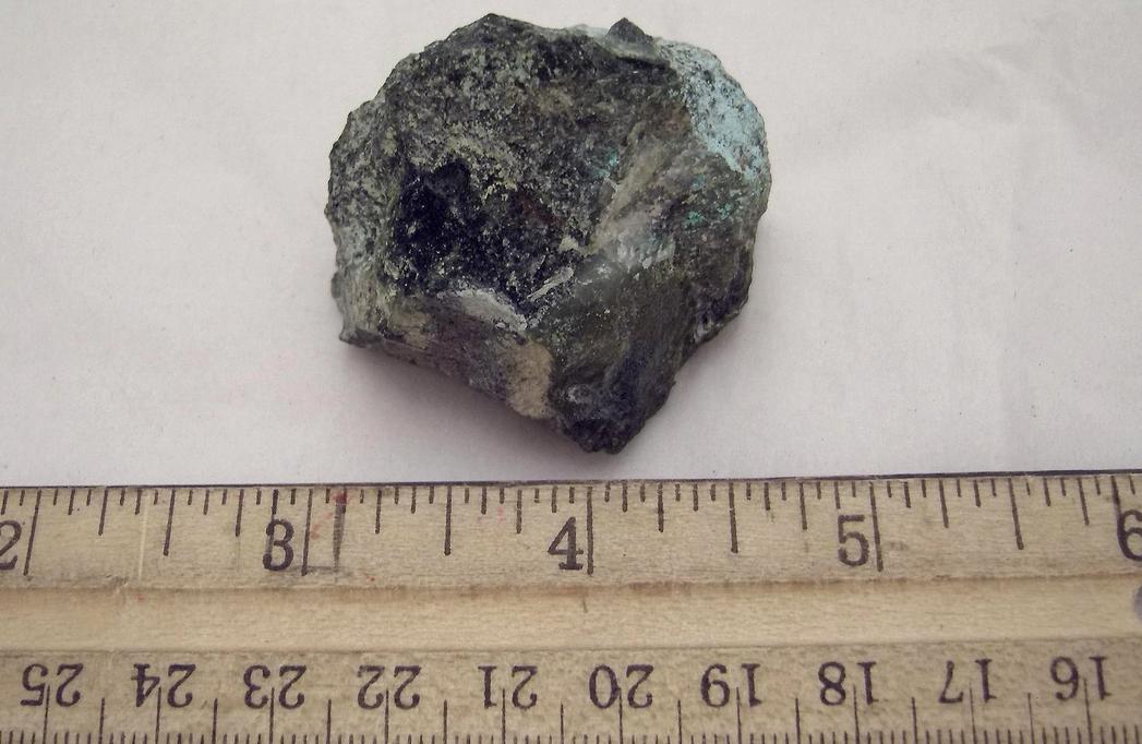 Mcguinnessite, Tremolite, serpentine, Hunting Hill quarry (Rockville Crushed Stone Quarry; Travilah Quarry; Rockville Quarry; Bardon Stone Quarry; Aggregate Industries Quarry), Rockville, Montgomery County, Maryland, USA