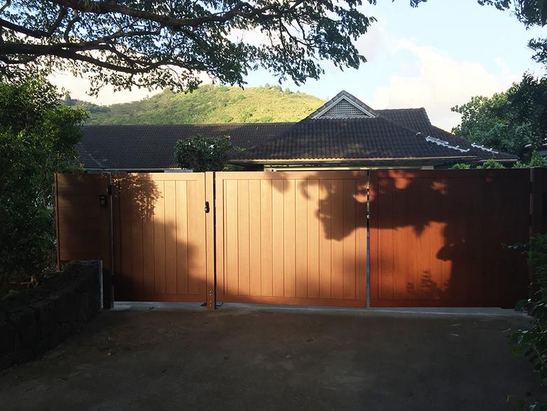 Island Style Gates, Aluminum gates Hawaii, Driveway gate Honolulu, Privacy Gates Oahu, Custom Gates Oahu, Automatic Gates Hawaii, modern aluminum driveway gates