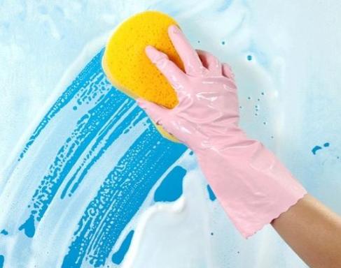 SHOPPING CENTER RESTROOM CLEANING