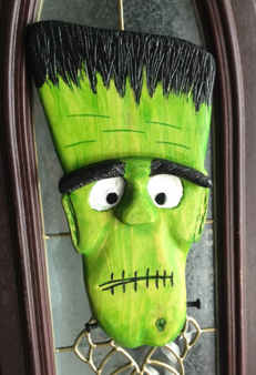 How to make this wood Frankenstein Face Halloween decoration. FREE step by step instructions. www.DIYeasycrafts.com