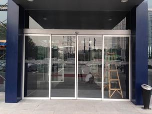 Automatic sliding door