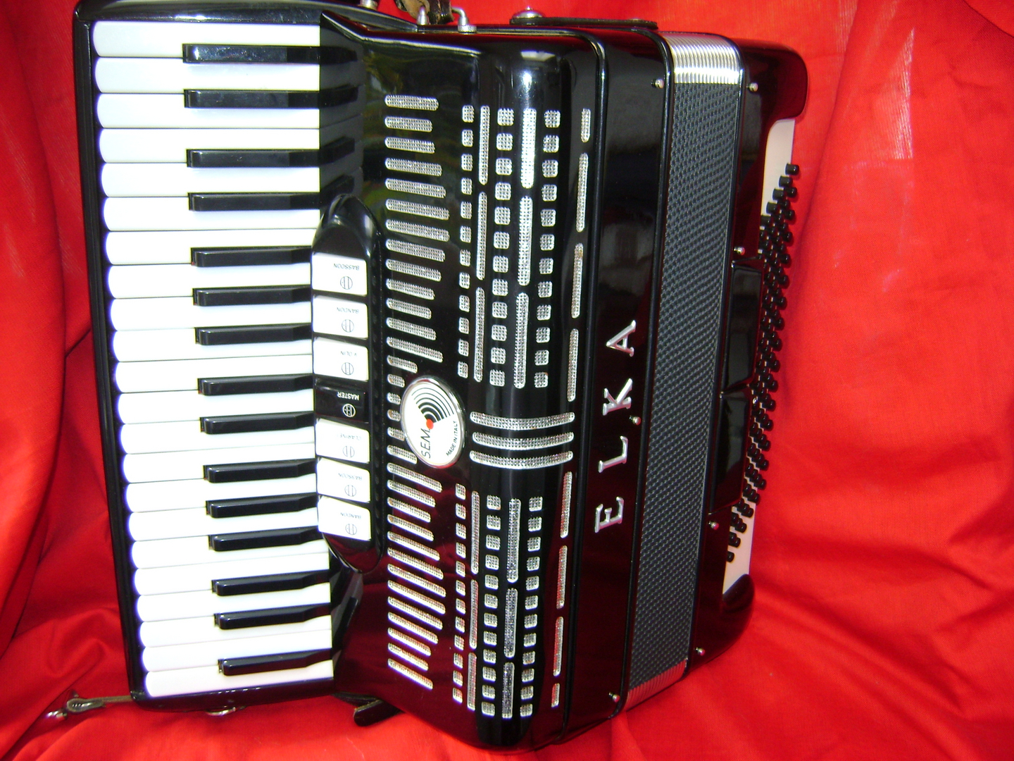 www.fairdealaccordions.com