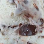 Sweet vanilla ice cream packed with mini chocolate peanut butter cups and swirls of melt-in-your-mouth chocolate fudge.