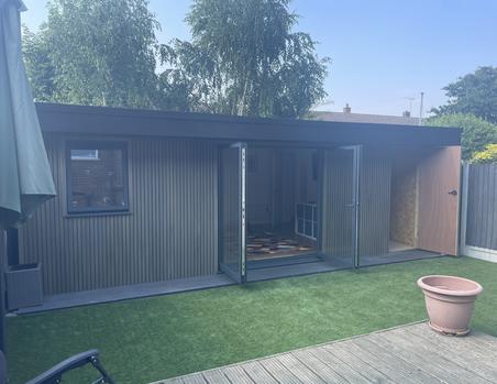 Garden room and office with storage room, beige slatted cladding and French doors