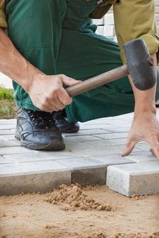 How to make custom shaped concrete stepping stones. www.DIYeasycrafts.com