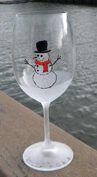 How to make Etched and Painted Christmas wine glasses. www.DIYeasycrafts.com