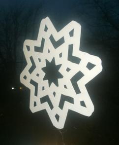 How to make weatherproof large snowflake Christmas decorations. www.DIYeasycrafts.com