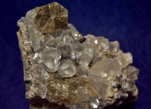 CHABAZITE-Ca, CHALCOPYITE, PYRIE, PYROLUSITE, fluorescent CALCITE - Upper New Street Quarry (Burger's Quarry), Paterson, Passaic County, New Jersey, USA - ex Fred J Parker "Parker Minerals"