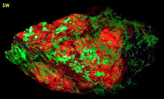 fluorescent SPHALERITE, WILLEMITE, CALCITE, SUSSEXITE, Franklinite, hydrozincite,Sterling Mine, Sterling Hill, Ogdensburg, Franklin Mining District, Sussex County, New Jersey
