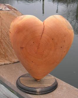 Firewood Heart Valentines Day DIY woodworking craft project. FREE step by step instructions. www.DIYeasycrafts.com