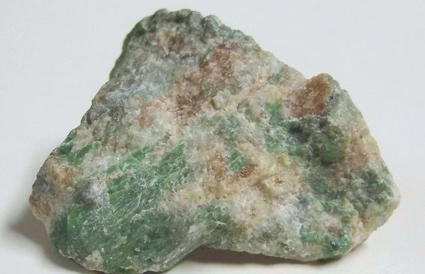 rodingite: green Cr Diopside, orange Grossular garnet, Hunting Hill quarry (Rockville Crushed Stone Quarry; Travilah Quarry; Rockville Quarry; Bardon Stone Quarry; Aggregate Industries Quarry), Rockville, Montgomery County, Maryland, USA