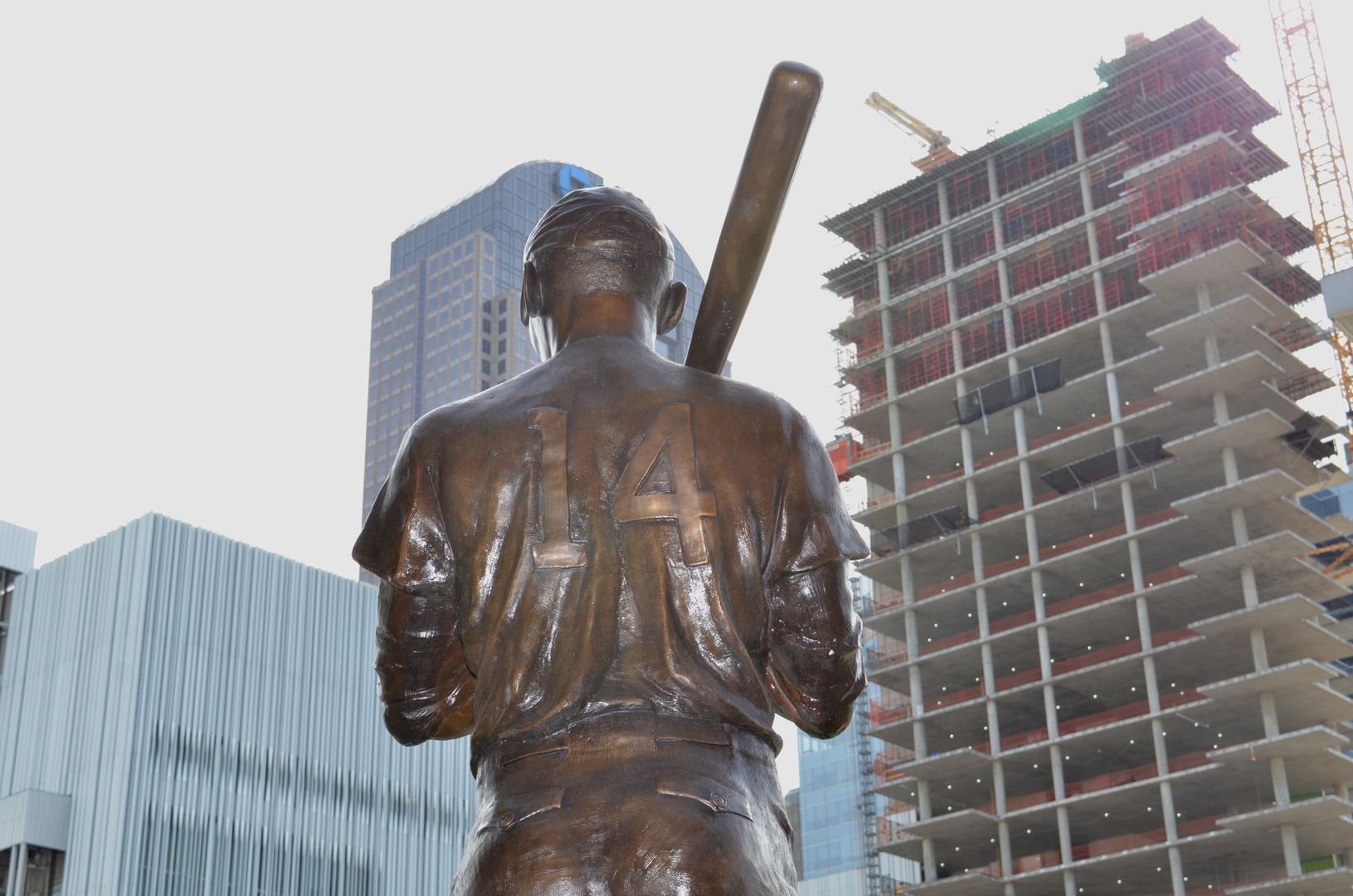 Ernie Banks Memorial Statue` at Booker T. Washington in the Arts District  of Downtown Dallas, Texas. Editorial Stock Image - Image of baseball, cubs:  172306119