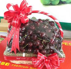 Giỏ hoa quả đóng quả cherry Mỹ