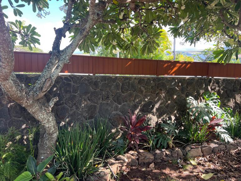 Island Style Gates, Aluminum gates Hawaii, Driveway gate Honolulu, Privacy Gates Oahu, Custom Gates Oahu, Automatic Gates Hawaii, modern aluminum driveway gates