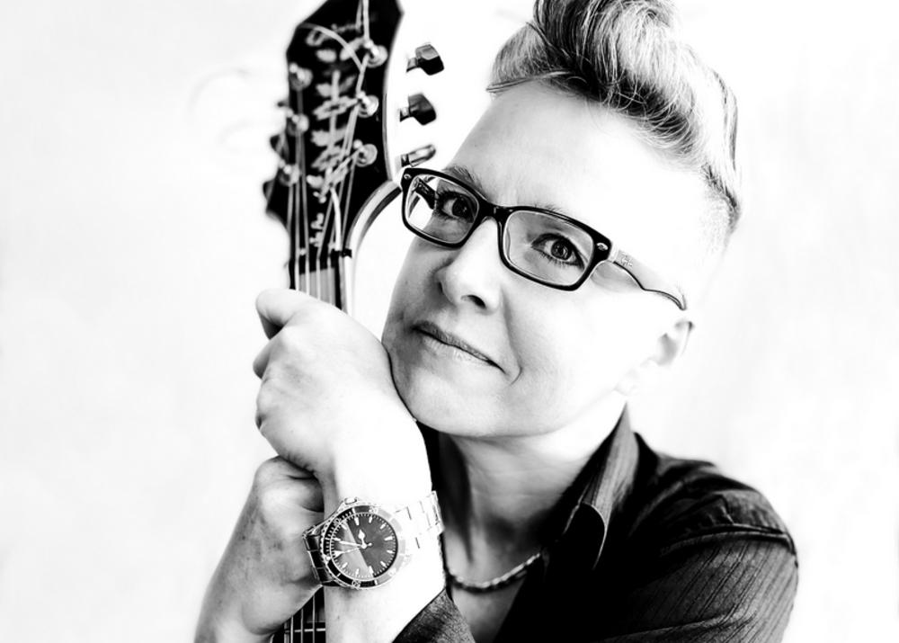 Lisa christian singer songwriter