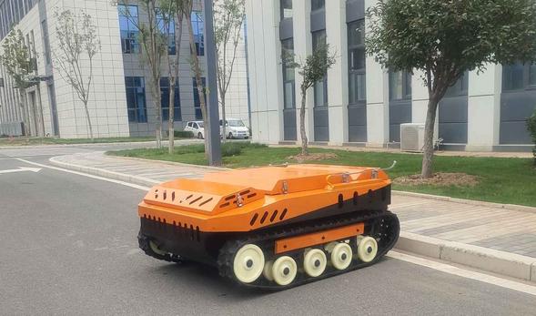 Unmanned Rubber tracked remote control disinfectant sprayer