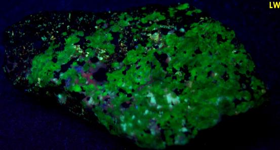 fluorescent WILLEMITE, HYDROZINCITE, CALCITE, FRANKLINITE and ZINCITE - Sterling Mine, Sterling Hill, Ogdensburg, Franklin Mining District, Sussex County, New Jersey, USA – Franklinite and Zincite type locality