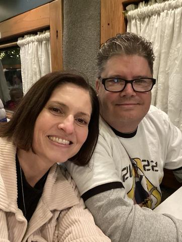 YouTube Video of Allan Penka, Kansas Auctioneer Playing a Piano at an Auction Site