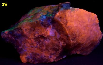 LW SW fluorescent Sodalite, tenebrescent, Ilimaussaq, Narsaq, Kujalleq, Kitaa, Greenland