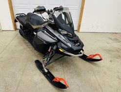 Mach Z 900 Ace Turbo R 137" 7.8" Screen 230 HP Package