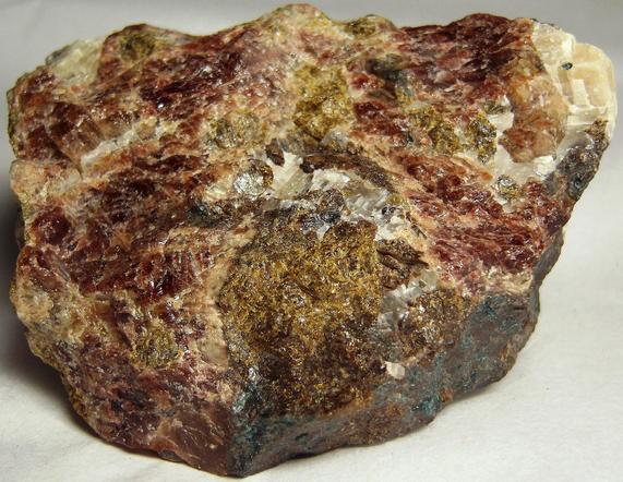 grape WILLEMITE, blue FLUORAPATITE, ANDRADITE, CALCIT, DIOPSIDE schefferite - Franklin Mine, Franklin, Franklin Mining District, Sussex County, New Jersey, USA - ex Rutgers Geology Museum