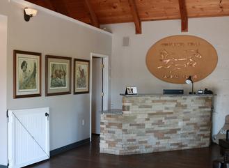 Main lobby / relaxation area of Cincinnati Hills Animal Clinic Montgomery Road location