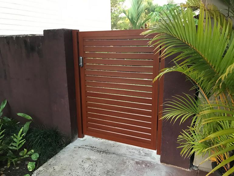 Island Style Gates, Aluminum gates Hawaii, Driveway gate Honolulu, Privacy Gates Oahu, Custom Gates Oahu, Automatic Gates Hawaii, modern aluminum driveway gates