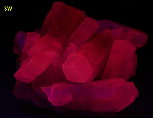 fluorescent CALCITE Chamosite clinochlore Goscheneralp Uri Switzerland
