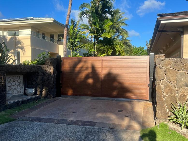 Island Style Gates, Aluminum gates Hawaii, Driveway gate Honolulu, Privacy Gates Oahu, Custom Gates Oahu, Automatic Gates Hawaii, modern aluminum driveway gates