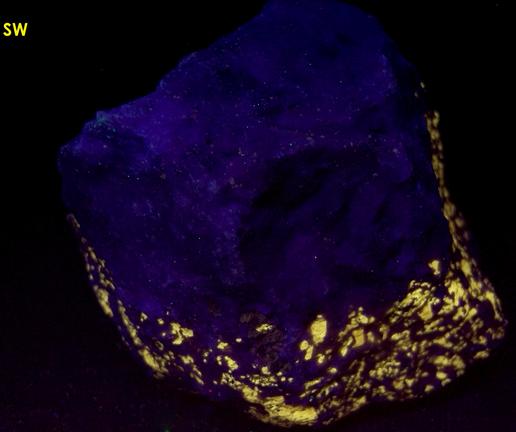 fluorescing NORBERGITE, FLUOROPHLOGOPITE, GRAPHITE, CALCITE - Franklin Quarry (Braens Quarry; Moses Bigelow Quarry; Farber Quarry), Franklin Marble, Franklin, Franklin Mining District, Sussex County, New Jersey, USA