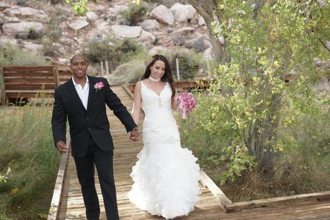 Weding Couple getting married at Red Rock Canyon near Las Vegas