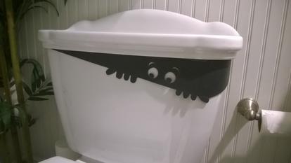 DIY Halloween Potty Peeper Toilet decoration. www.DIYeasycrafts.com