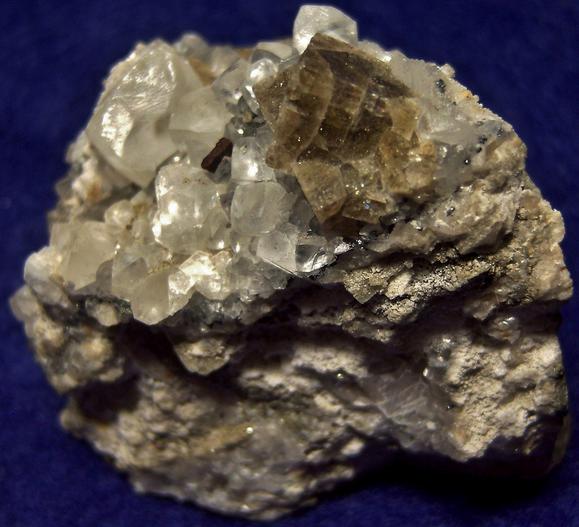 CHABAZITE-Ca, CHALCOPYITE, PYRIE, PYROLUSITE, fluorescent CALCITE - Upper New Street Quarry (Burger's Quarry), Paterson, Passaic County, New Jersey, USA - ex Fred J Parker "Parker Minerals"
