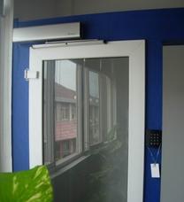 Automatic swing door operator