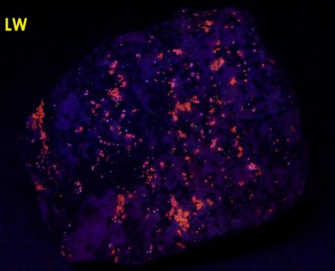 fluorescent SPHALERITE Cleiophane, WILLEMITE, MAGNETITE, HYDROZINCITE, CALCITE,Taylor Road site, Franklin, Franklin Mining District, Sussex County, New Jersey, USA